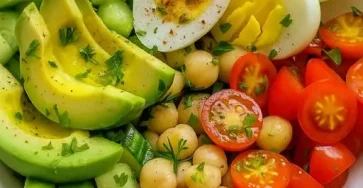 insalata proteica uova avocado