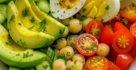 insalata proteica uova avocado