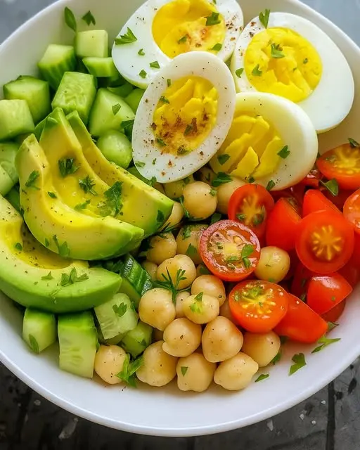 insalata proteica uova avocado