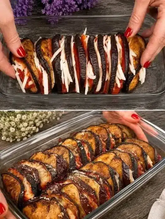 Una teglia di parmigiana di melanzane originale pronta per essere servita con una crosticina perfetta