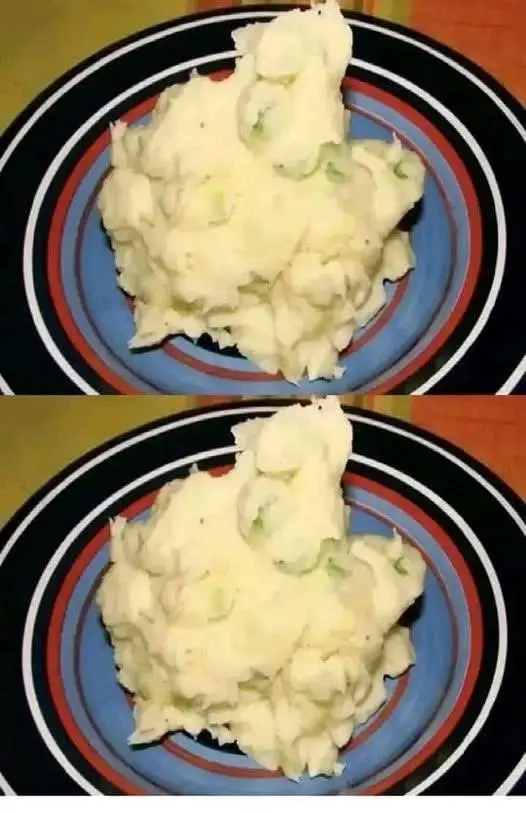 Patate bollite perfettamente scolate e fumanti servite in una ciotola