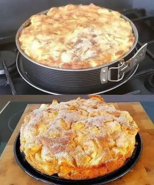 Torta di mele intera appena sfornata su una griglia di raffreddamento